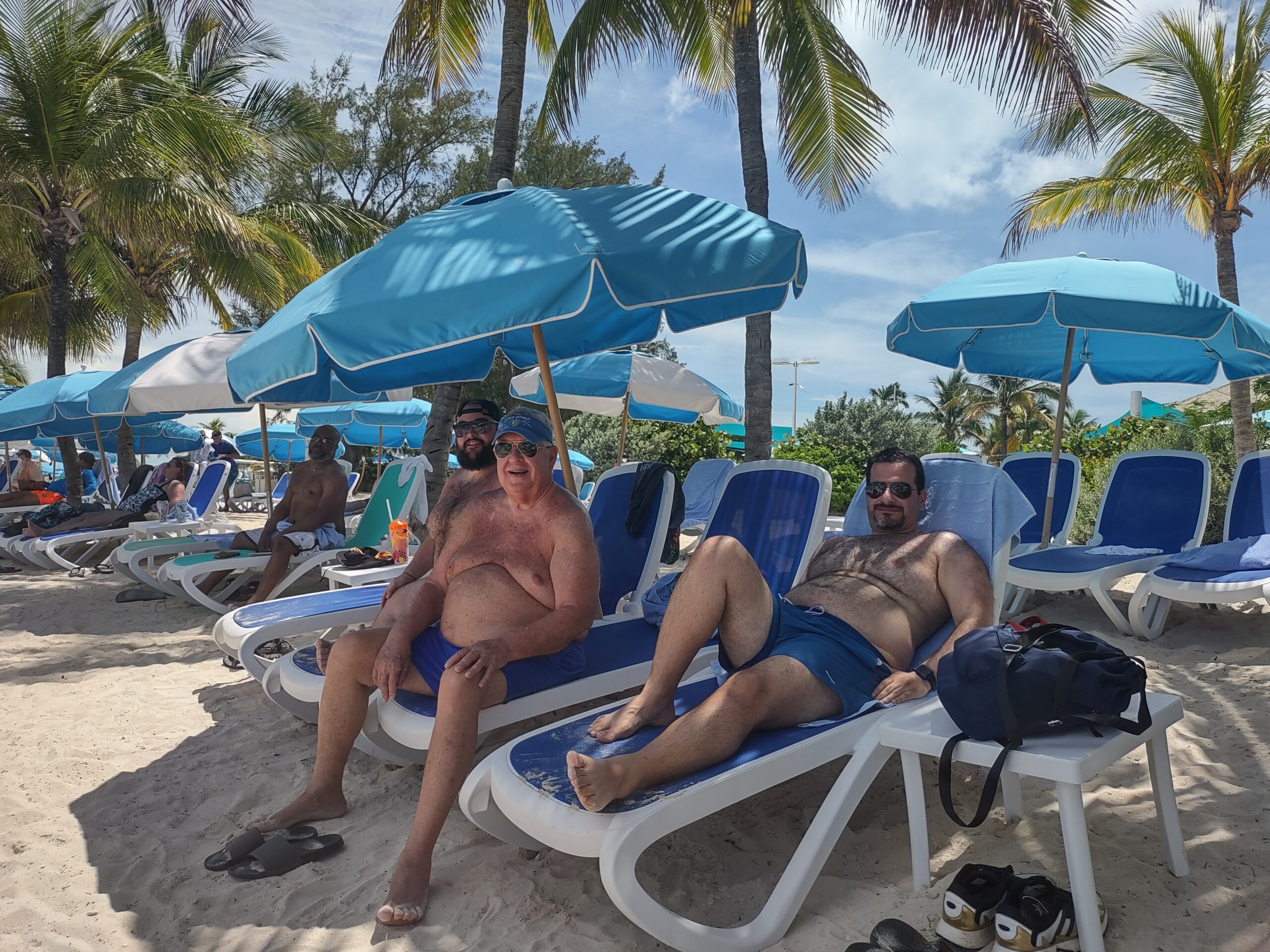 IMG_20220602_142046035_HDR bears enjoying coco cay